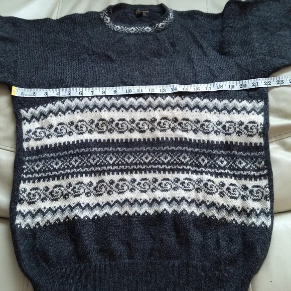 Baby alpaca Regionales men's gray white sweater made in Peru